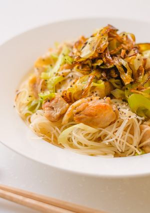 焦がしネギ油香る♪ネギ塩焼ビーフン-レシピのメイン写真