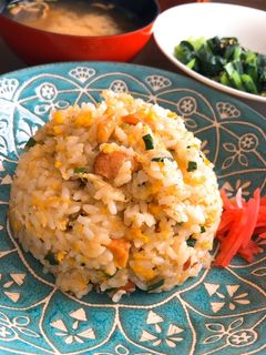 やきとり缶で簡単ネギたっぷりチャーハン!-レシピのメイン写真