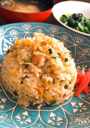 やきとり缶で簡単ネギたっぷりチャーハン！-レシピのメイン写真