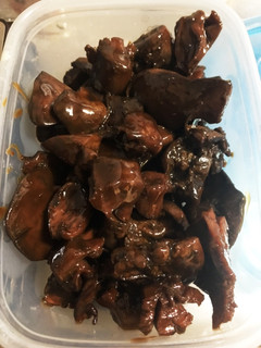 鳥モツ煮(あるいはモッシグ)と銀皮油煮-レシピのメイン写真