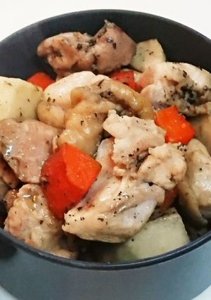 鶏ももと里芋と人参の胡麻炒め-レシピのメイン写真