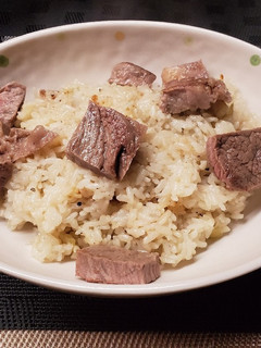 炊飯器でガーリックステーキライス-レシピのメイン写真