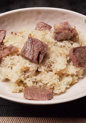 炊飯器でガーリックステーキライス-レシピのメイン写真