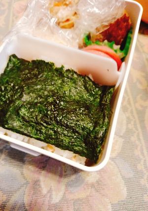 *お弁当箱の中のおにぎらず*-レシピのメイン写真
