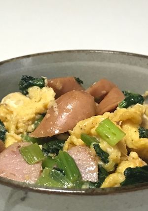 ソーセージと小松菜の玉子炒め丼-レシピのメイン写真