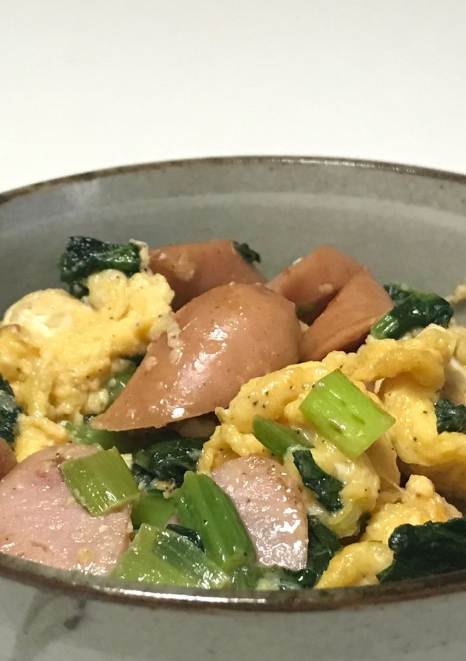 ソーセージと小松菜の玉子炒め丼-レシピのメイン写真