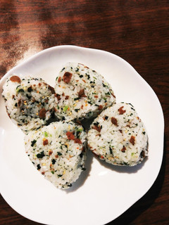 青菜と叩き梅のおにぎり-レシピのメイン写真