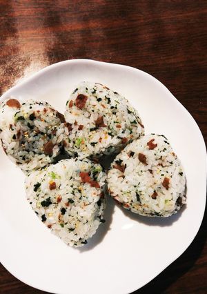 青菜と叩き梅のおにぎり-レシピのメイン写真