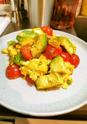 アボカドとトマトの卵チーズ炒め-レシピのメイン写真