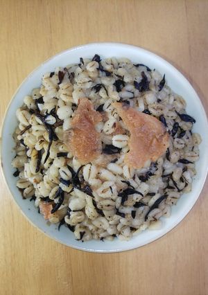 100%押し麦の梅ひじき麦飯-レシピのメイン写真