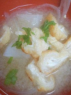 カリカリ焼き油揚げと玉ねぎと大根の味噌汁-レシピのメイン写真