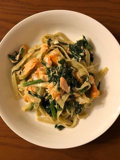 サーモンとほうれん草のクリームパスタ-レシピのメイン写真