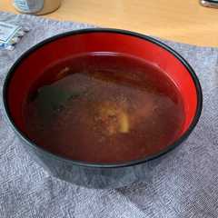玉ねぎとわかめの味噌汁-レシピのメイン写真