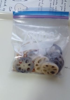 酢蓮根。色止め失敗です。-レシピのメイン写真