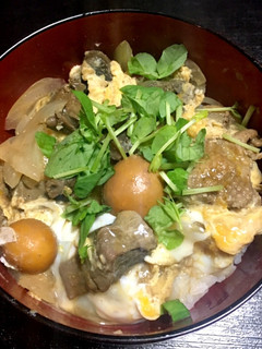 鳥モツ煮再利用卵とじ丼-レシピのメイン写真