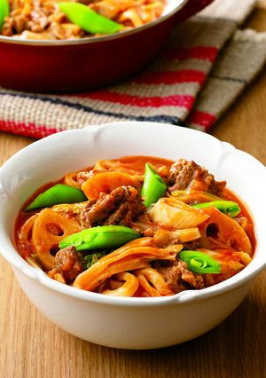 たっぷり野菜のトマト肉うどん-レシピのメイン写真