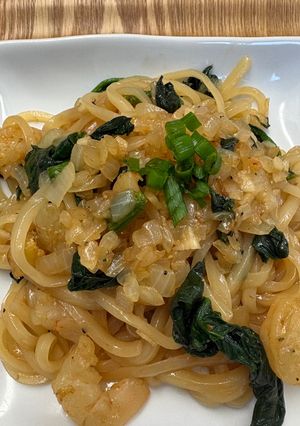 簡単♪美味しいエビとほうれん草のガーリックうどん-レシピのメイン写真