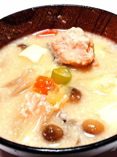 芯まで暖か‼️酒粕と鮭の味噌汁-レシピのメイン写真
