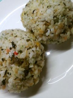 かき揚げ1枚だけで、ふんわりおにぎり-レシピのメイン写真