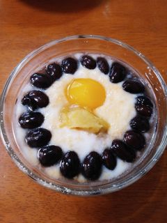 ヨーグルトに黒豆と栗きんとん-レシピのメイン写真