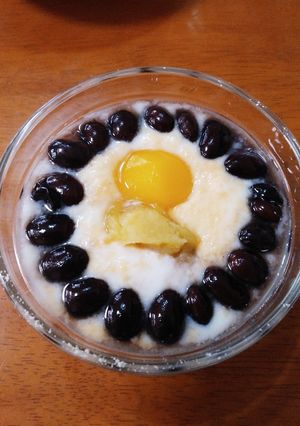 ヨーグルトに黒豆と栗きんとん-レシピのメイン写真