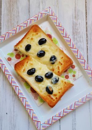 簡単！黒豆とチーズのトースト-レシピのメイン写真