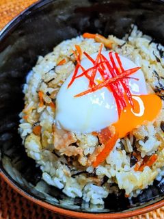 ひじき煮豚丼温玉のせ-レシピのメイン写真