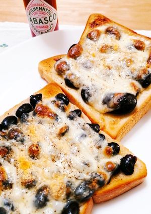 【おせちリメイク】簡単♪黒豆ピザトースト-レシピのメイン写真