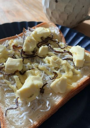 新感覚!しらすと塩昆布のトースト♪-レシピのメイン写真