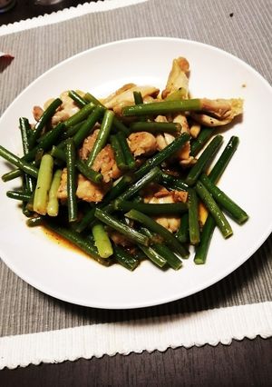 鳥もも肉とにんにくの芽炒め-レシピのメイン写真