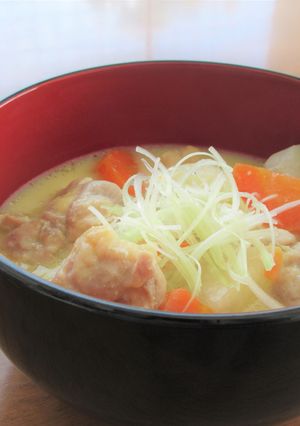 鶏もも肉と里芋のお雑煮～白味噌仕立て～-レシピのメイン写真