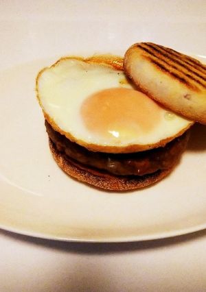 ソーセージエッグマフィンは自分で作る物だ-レシピのメイン写真