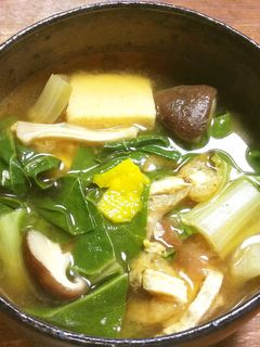 ふだん草、椎茸、高野豆腐のお味噌汁-レシピのメイン写真