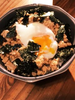 鶏そぼろ丼 温泉卵のせ-レシピのメイン写真