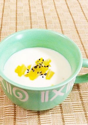 ヨーグルトに、栗の甘露煮♪-レシピのメイン写真