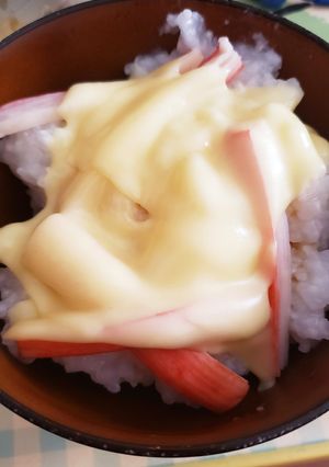 カニかまチーズ乗せおかゆ-レシピのメイン写真