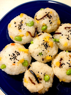 たくあんと塩昆布と枝豆のおにぎり-レシピのメイン写真