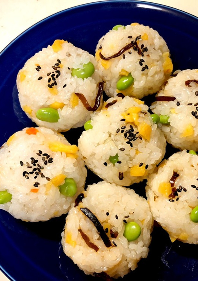 たくあんと塩昆布と枝豆のおにぎり-レシピのメイン写真
