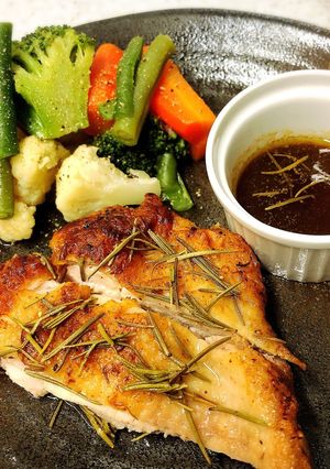鶏のローズマリー焼き♪バタレモソース-レシピのメイン写真