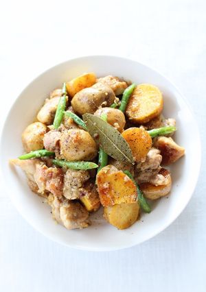 簡単料理【鶏とじゃがいものコンソメ蒸し】-レシピのメイン写真