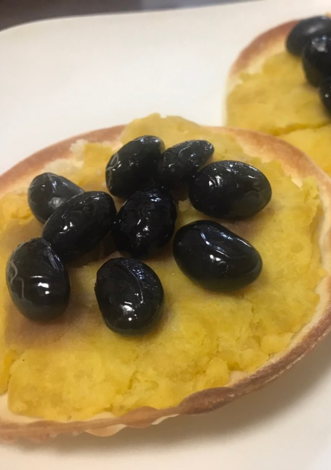 おせちアレンジ！黒豆と餃子の皮の時短パイ-レシピのメイン写真