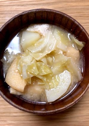じゃがキャベ揚げの具だくさん味噌汁-レシピのメイン写真