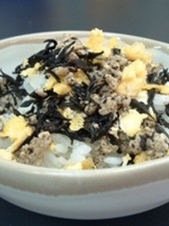 鶏そぼろひじきごはん-レシピのメイン写真