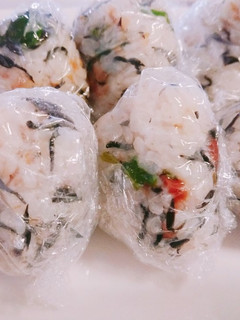 ヒジキと梅干しの混ぜご飯おにぎり-レシピのメイン写真