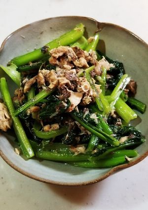 サッと1品！小松菜と鯖缶の炒め物-レシピのメイン写真