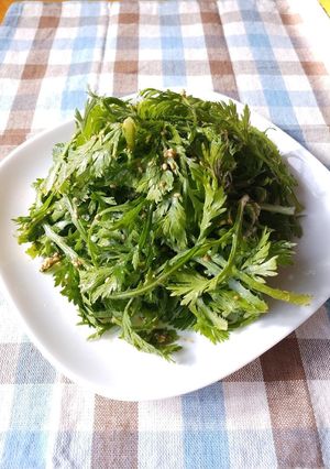 ほろ苦ほの甘の美味しさ！☆春菊のサラダ-レシピのメイン写真