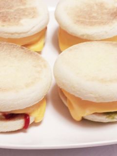 朝からリッチ♡チーズマフィンバーガー-レシピのメイン写真