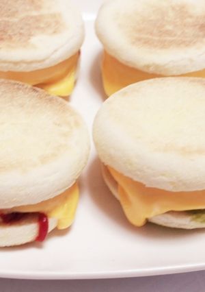 朝からリッチ♡チーズマフィンバーガー-レシピのメイン写真