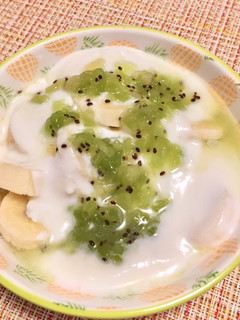 バナナヨーグルト キウイソース掛け-レシピのメイン写真