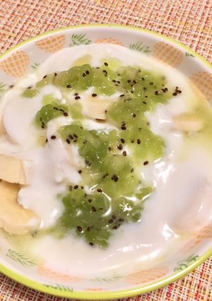 バナナヨーグルト キウイソース掛け-レシピのメイン写真